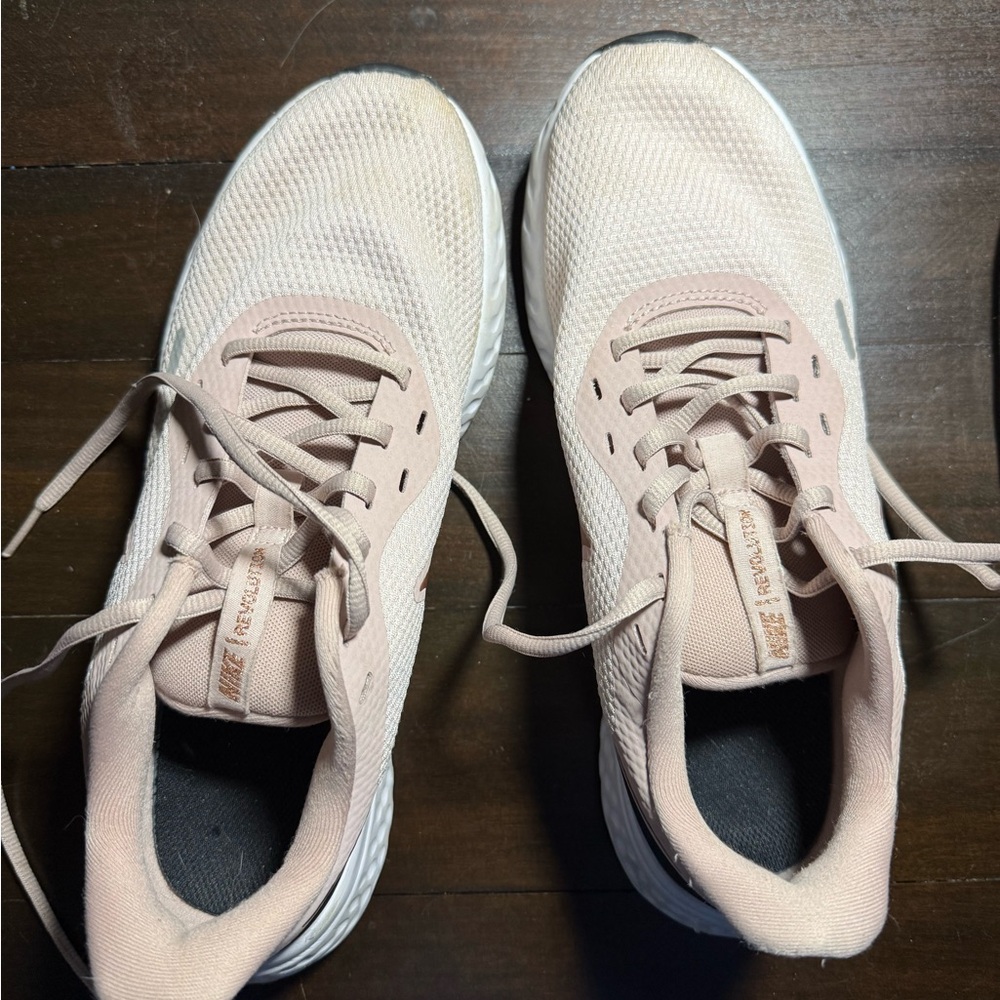 Nike Women's Light Pink Athletic Shoes